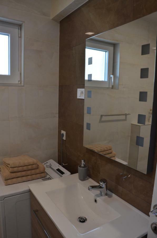 Apartments Lozina درفينيك المظهر الخارجي الصورة